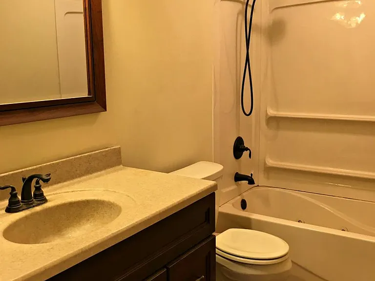 En suite master bathroom