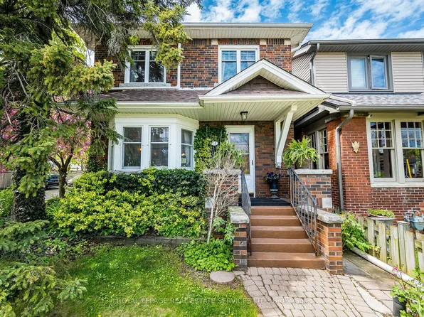 74 6th St, Toronto, ON M8V 3A3