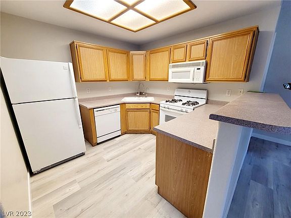 3rd image of 9470 Peace Way Unit 116