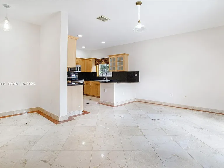 2657 SW 145th Ave — Photo 6