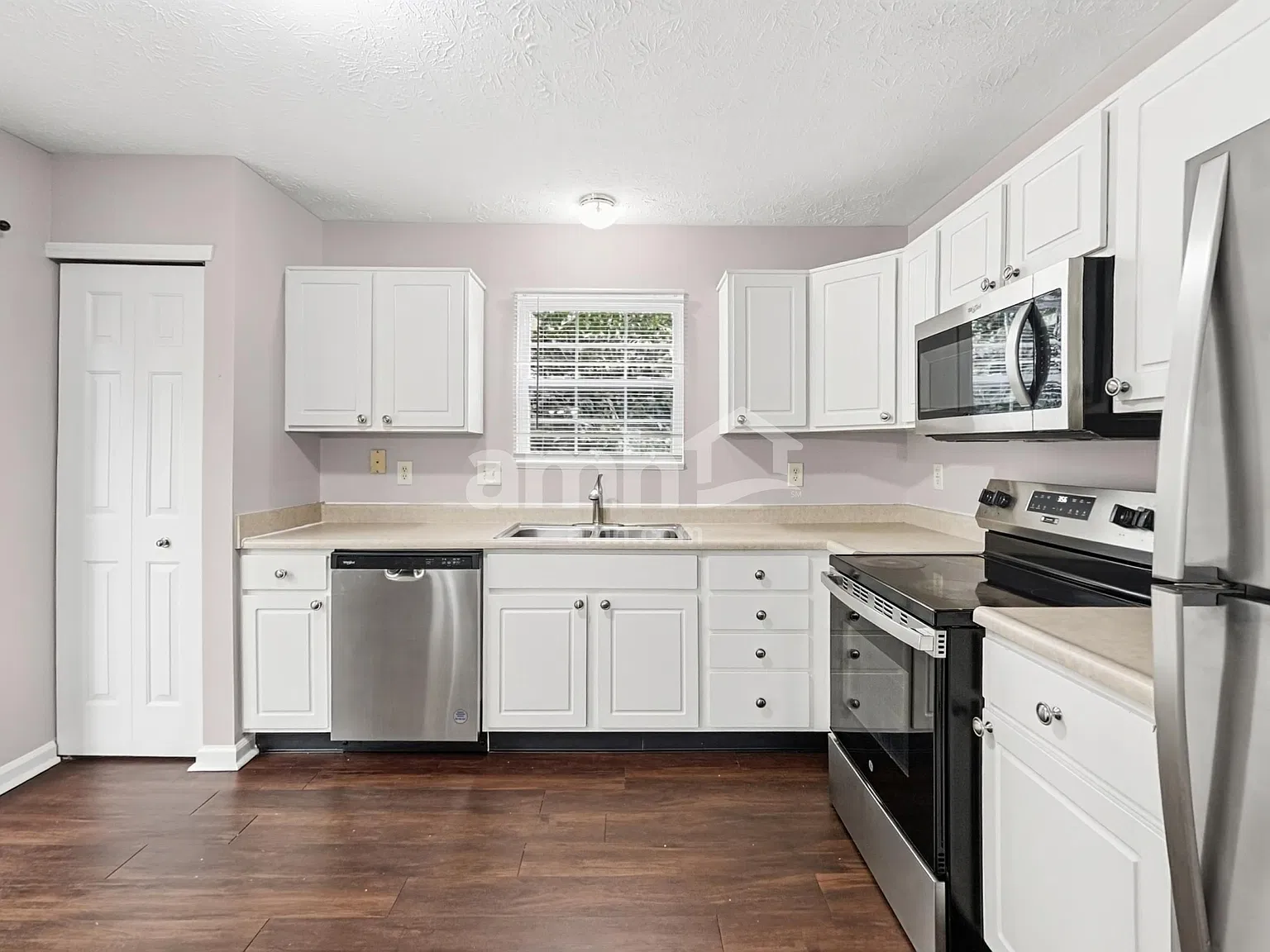 4 bed, 2.5 bath, 2271 sqft, $2,215 — Photo 3