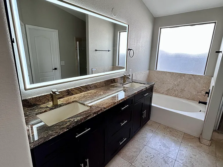 2424 E Morrow Dr — Photo 9