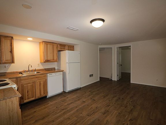3rd image of 1719 Laramie St APT 2