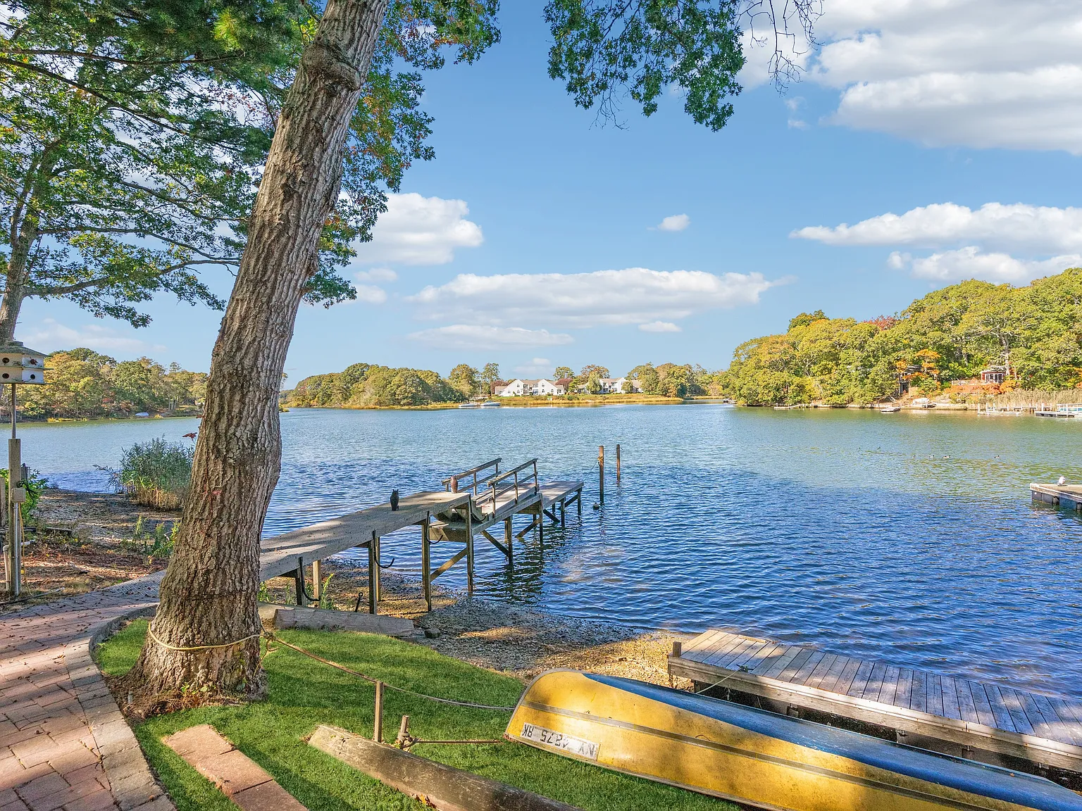 Southampton Cove Waterfront Cottage with Dock — Photo 3