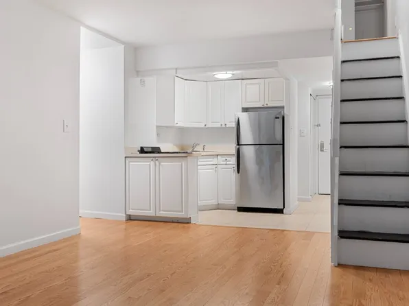 220 East 22nd Street image 8 of 12