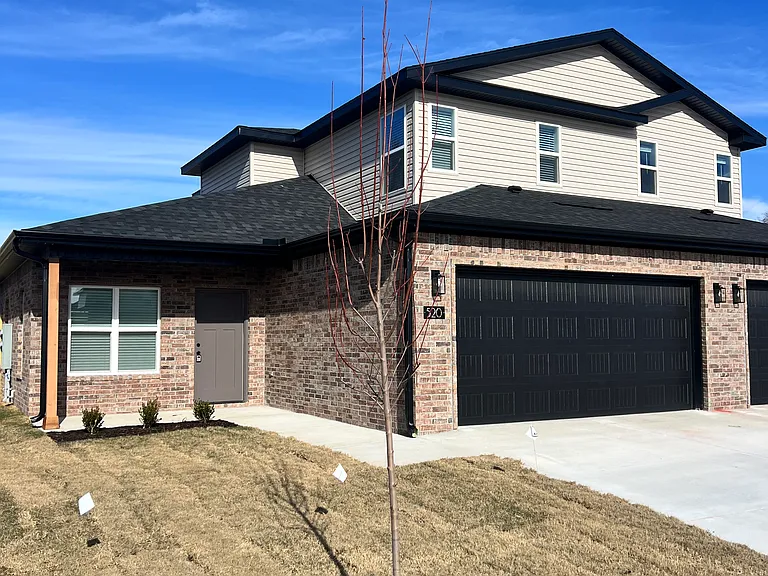520 Cosmos St — Photo 1