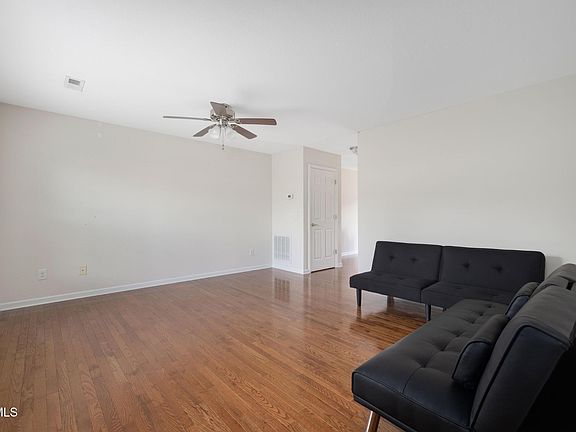 4th image of 2121 Greenwood Dr #100-I