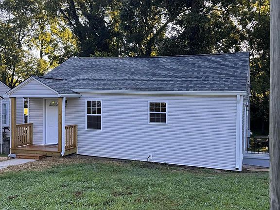 3rd image of 3416 Oak Grove St