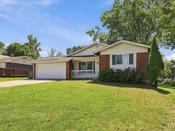1520 Polaris Dr, Ballwin, MO 63011