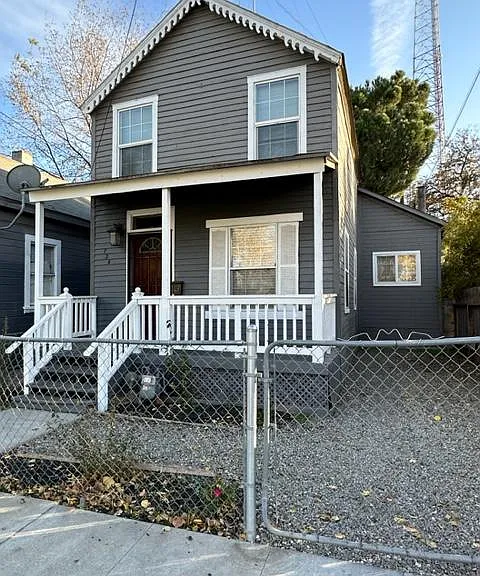 728 E Fremont St — Photo 2