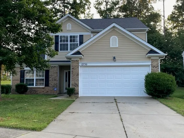 12750 Oakton Hunt Dr, Charlotte, NC 28262