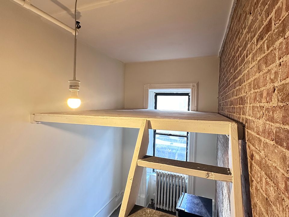 2nd image of 343 W 46th St #12