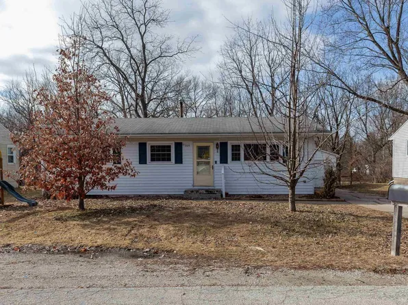206 Cliff Dr, Silvis, IL 61282