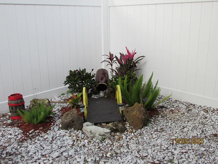 18 SE 44th St #3 — Photo 3