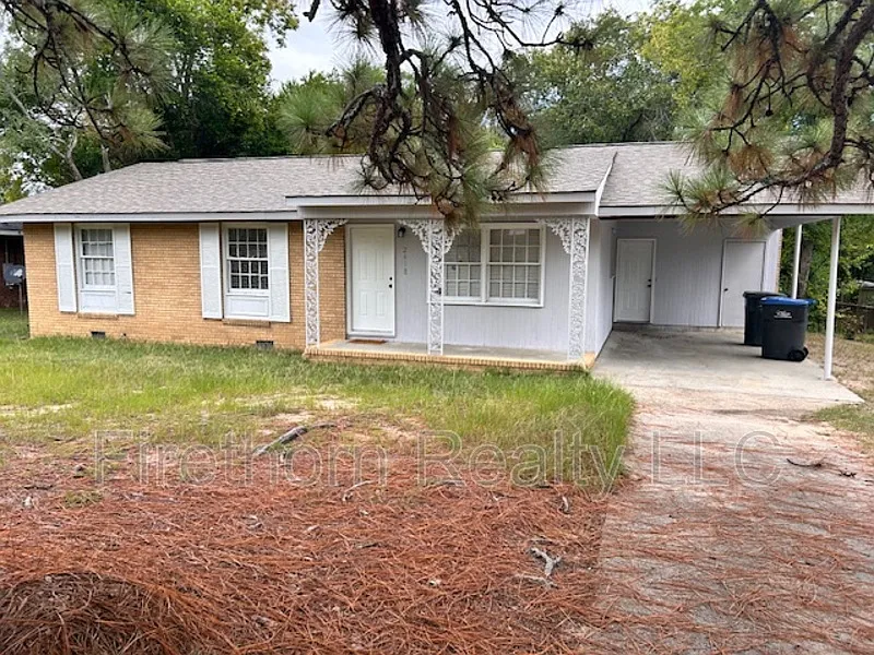 3 bed, 1.0 bath, $1,300 — Photo 1