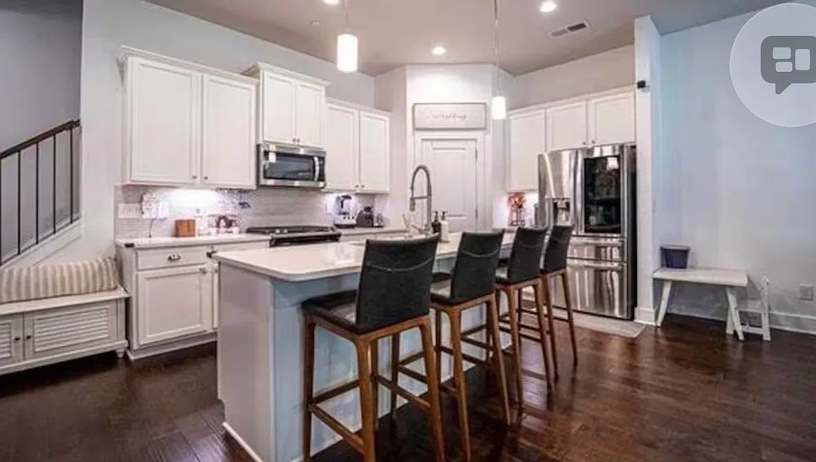 3 bed, 2.5 bath, 2000 sqft, $5,500 — Photo 2
