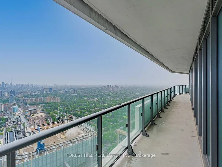 2221 Yonge St #5702 — Photo 27