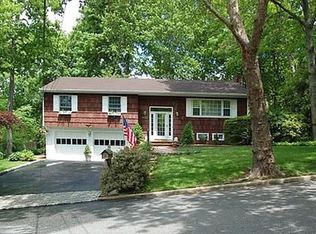 5 Iris Ct, Northport, NY 11768
