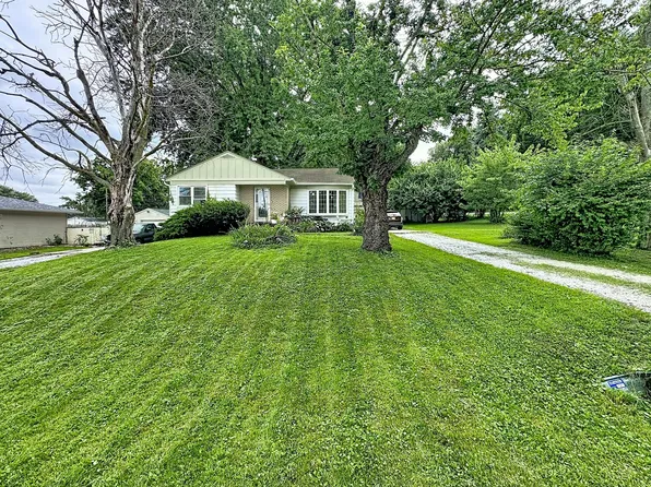 245 Mansur Ave, Carbon Cliff, IL 61239