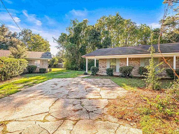 2nd image of 1200 Pinnacle Cir