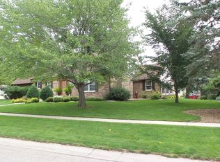 507 Ridge Dr, Brookings, SD 57006