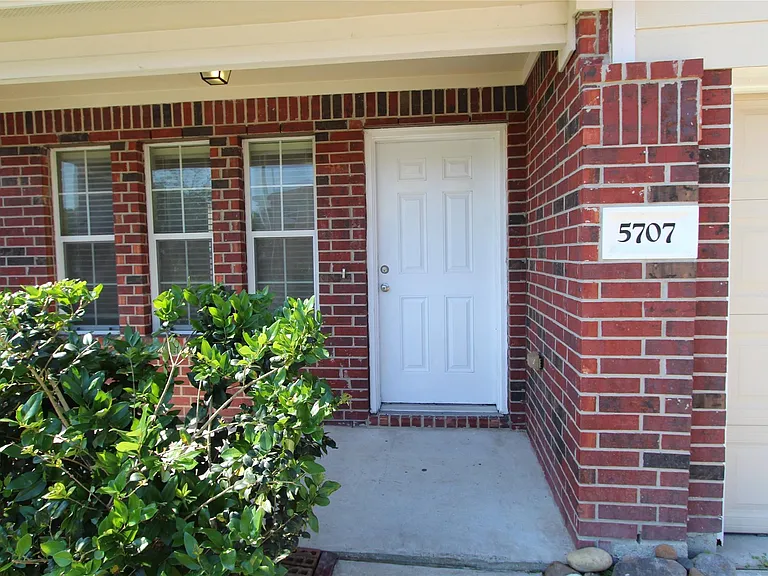 5707 Saluda Creek Ln — Photo 4