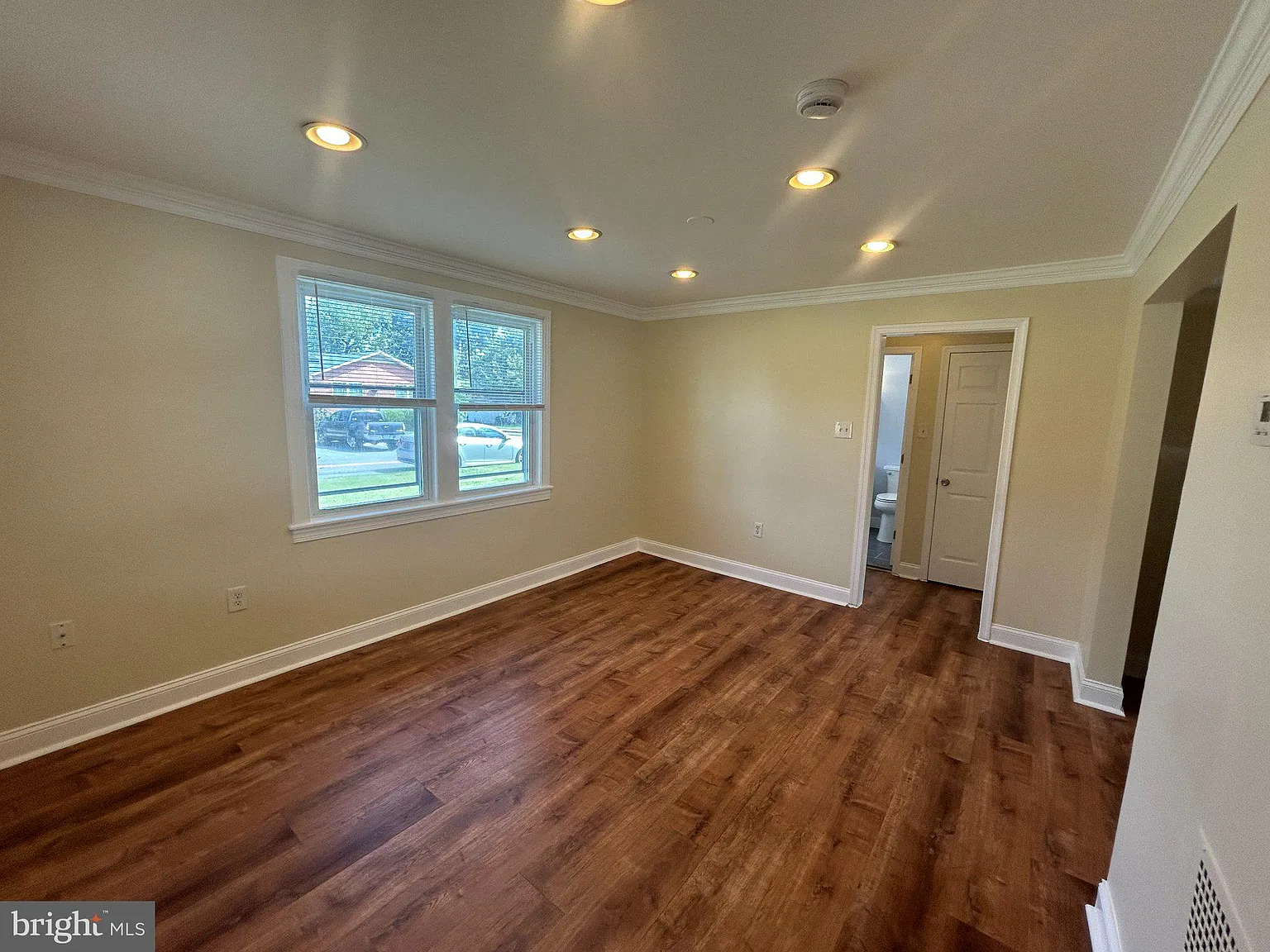 1 bed, 1.0 bath, 1326 sqft, $1,100 — Photo 3