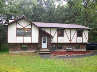 302 Campfire Ct, East Stroudsburg, PA 18302