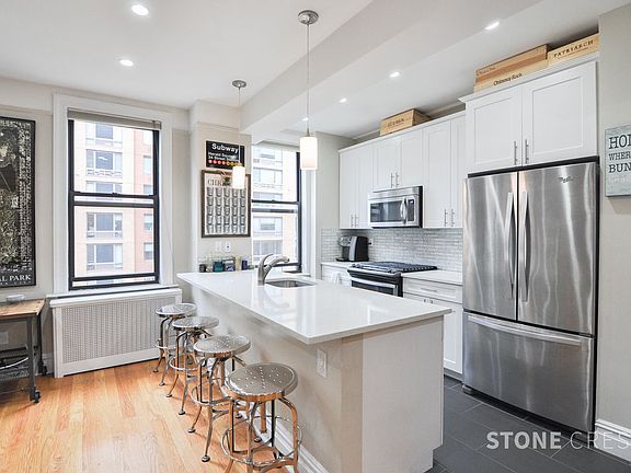 2nd image of 200 W 90th St APT 8A