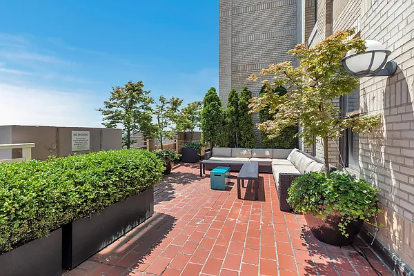 Rented by Douglas Elliman | media 24