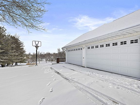 3rd image of 1109 Otter Creek Dr