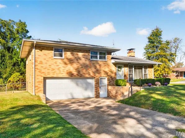 37 Venus Dr, Belleville, IL 62226