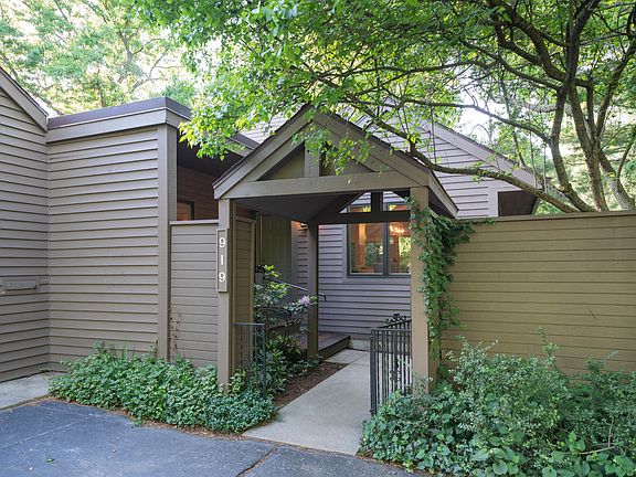 2nd image of 919 Essex Cir