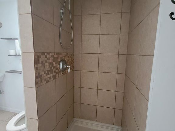 4th image of 707 Vogel St