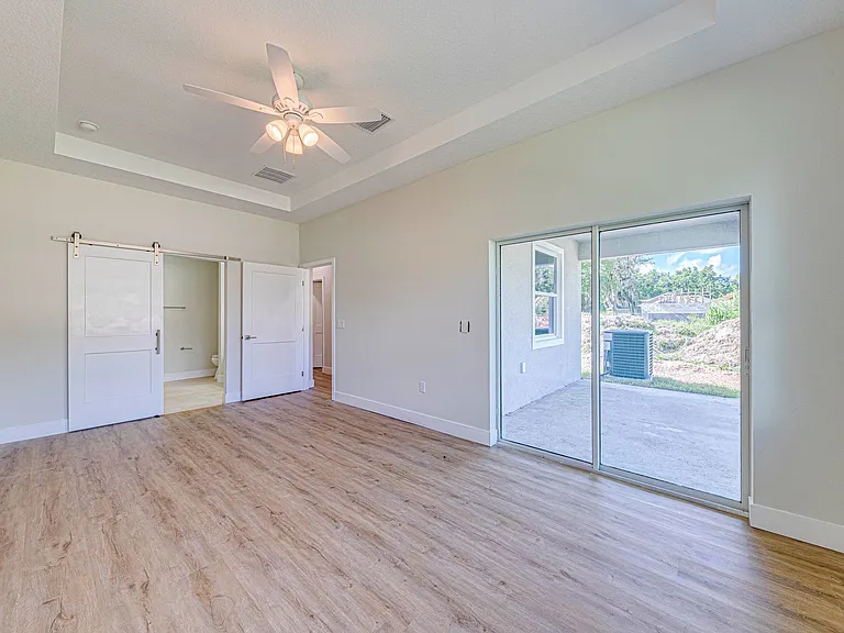 241 N Pine Ave — Photo 19