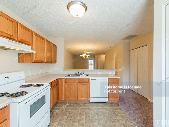 3rd image of 418 Saint John Dr