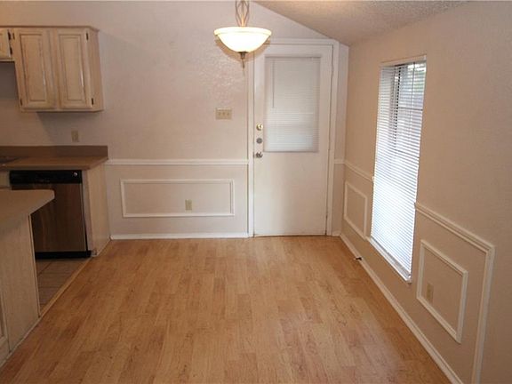3rd image of 1404 Nicole Way