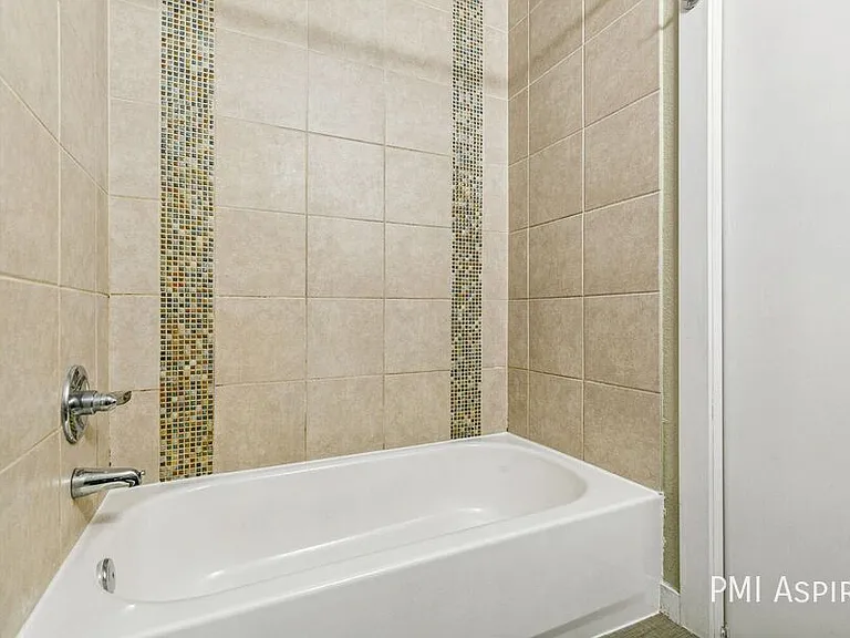 59 N Ogden St #10 — Photo 23