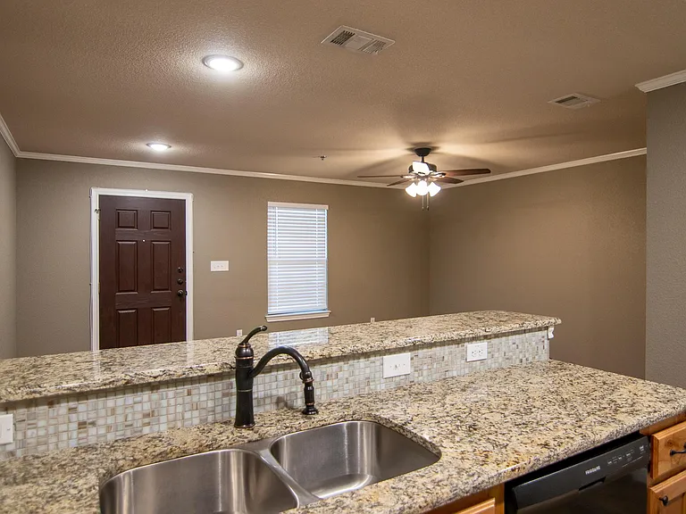 Creekside Apartments — Photo 15