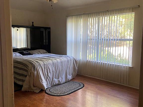 3rd image of 922 Bard Dr
