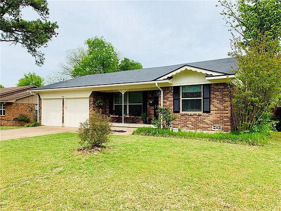 3rd image of 1207 Blanton Dr