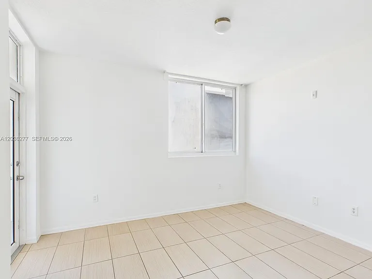 425 NE 30th St #404 — Photo 10
