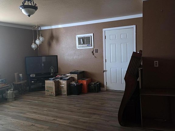 5th image of 215 E St