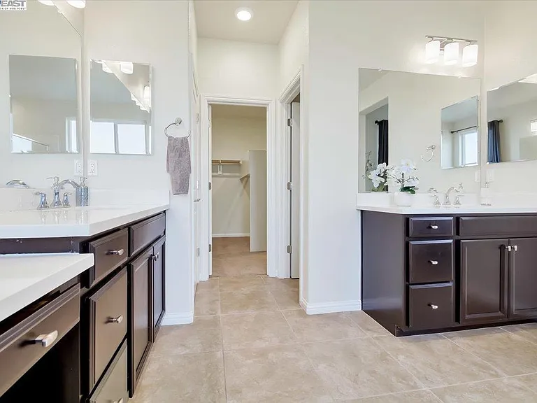 977 Princess Way — Photo 15