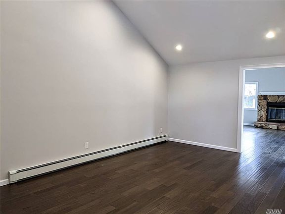 4th image of 8 Gaton Ln