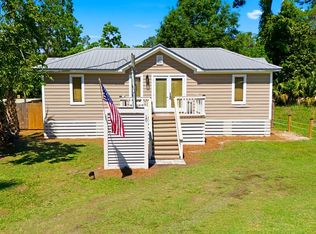 10 Bayview Dr, Apalachicola, FL 32320