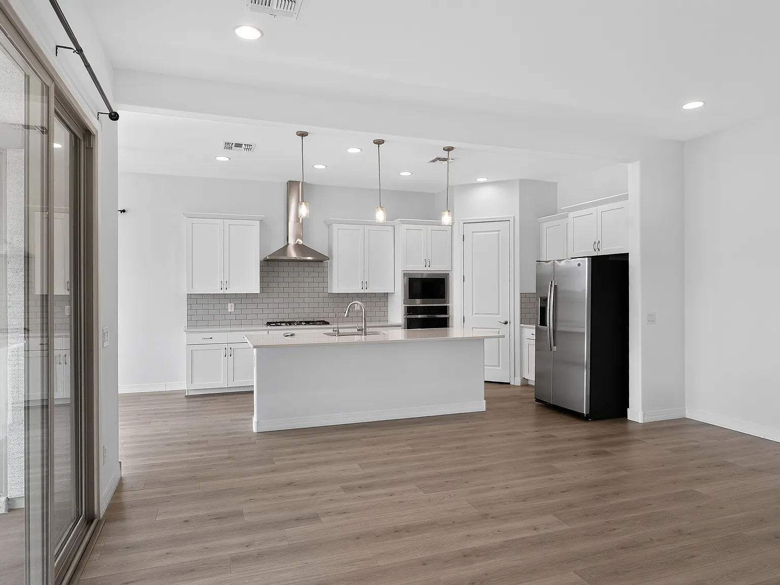 4 bed, 2480 sqft, $3,500 — Photo 3