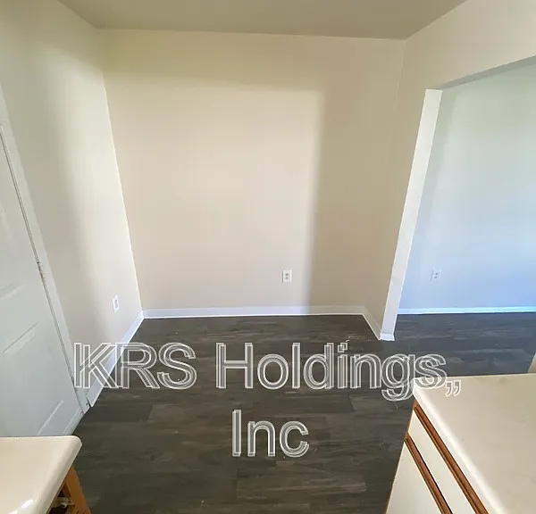 1801 Chicago Ave — Photo 9