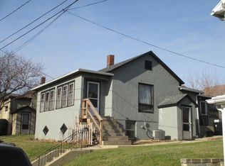 421 6th St, Peru, IL 61354