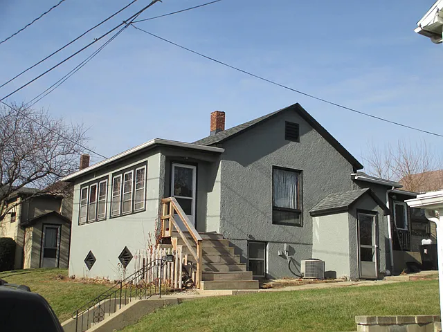 421 6th St photo 1